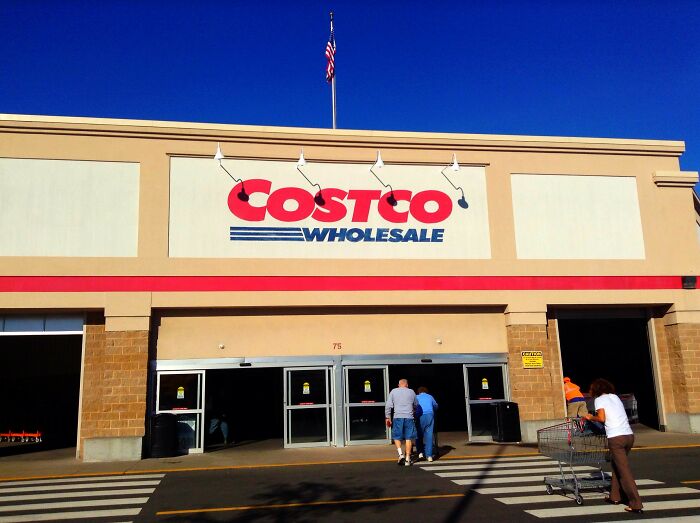 Man Is Overly Appreciative Of Woman’s Kind Gesture, She Doesn’t Get What The Big Deal Is Man Is Overly Appreciative Of Woman’s Kind Gesture, She Doesn’t Get What The Big Deal Is