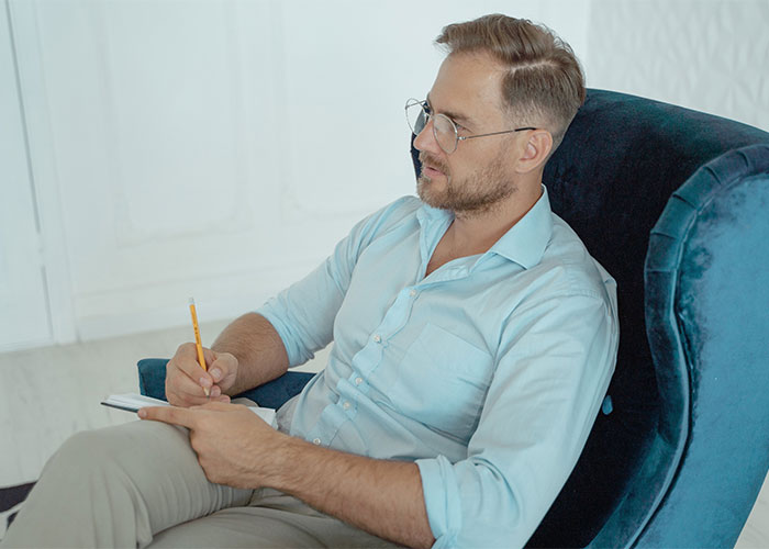 “Dodged That Bullet Big Time”: 35 Times A 3rd Person Ruined A Relationship Without Even Cheating