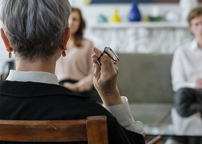 “Dodged That Bullet Big Time”: 35 Times A 3rd Person Ruined A Relationship Without Even Cheating