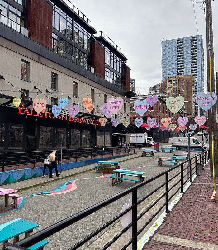 I'm In Love With These Valentine's Decorations