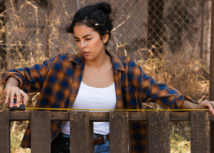 Woman Is Mad Brother Earns $10/h More Than She Does, Wants Parents To Make Up For It Woman Is Mad Brother Earns $10/h More Than She Does, Wants Parents To Make Up For It