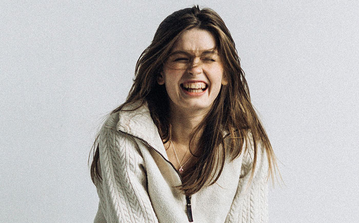 Mean Couple Makes A Waitress Cry, This Dad Makes His Daughter Cry From Laughter With His Revenge