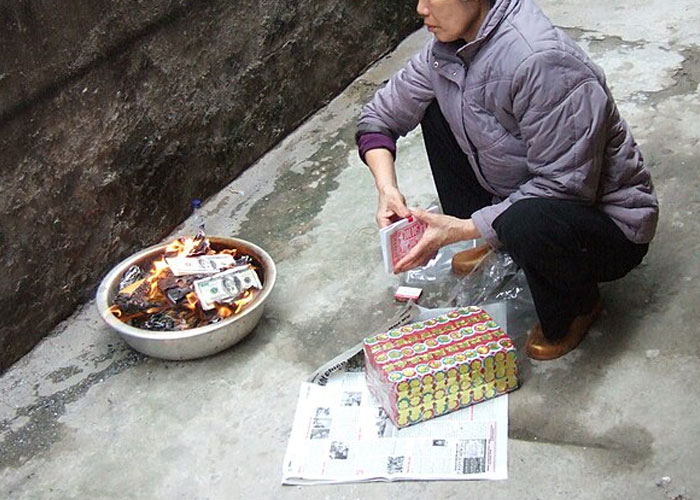 30 People Reveal The “Dumbest” Parts Of Their Cultures