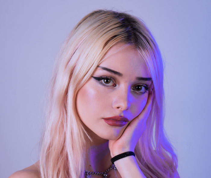 Woman Thinks About Calling Off Her Wedding After Fianc&eacute; Says He Wants Her To Be &lsquo;Trophy Wife&rsquo;