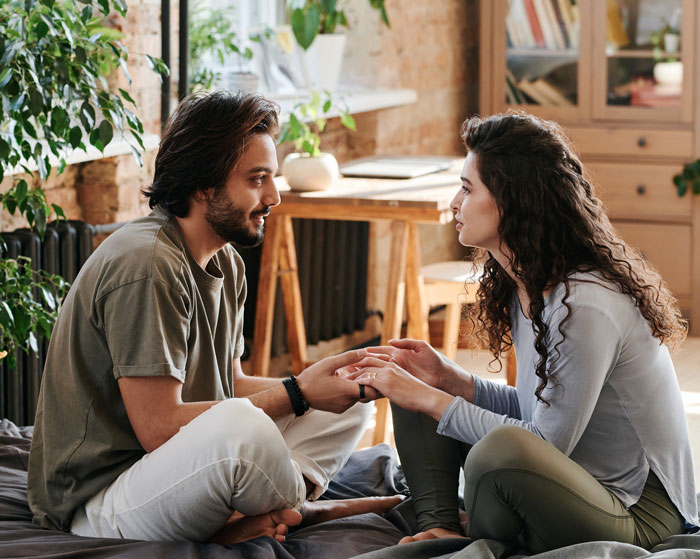 Woman Thinks About Calling Off Her Wedding After Fianc&eacute; Says He Wants Her To Be &lsquo;Trophy Wife&rsquo;