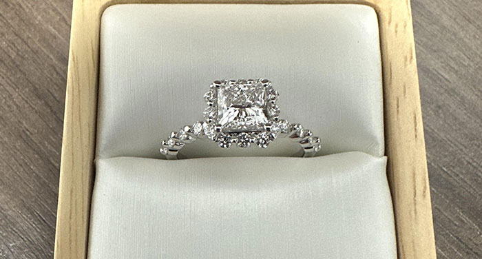 BF Doesn’t Know What To Do After GF Reacted Badly To Pic Of Engagement Ring He Already Bought