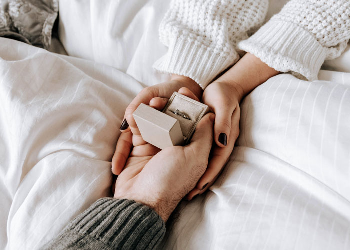 BF Doesn’t Know What To Do After GF Reacted Badly To Pic Of Engagement Ring He Already Bought BF Doesn’t Know What To Do After GF Reacted Badly To Pic Of Engagement Ring He Already Bought