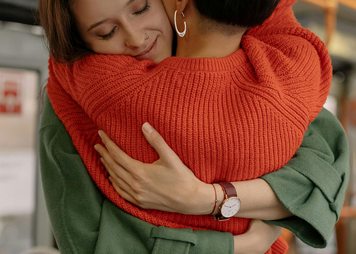 Woman Tries To Guilt-Trip Her Sister Into Paying For Her Massive Wedding With 200 Guests Woman Tries To Guilt-Trip Her Sister Into Paying For Her Massive Wedding With 200 Guests