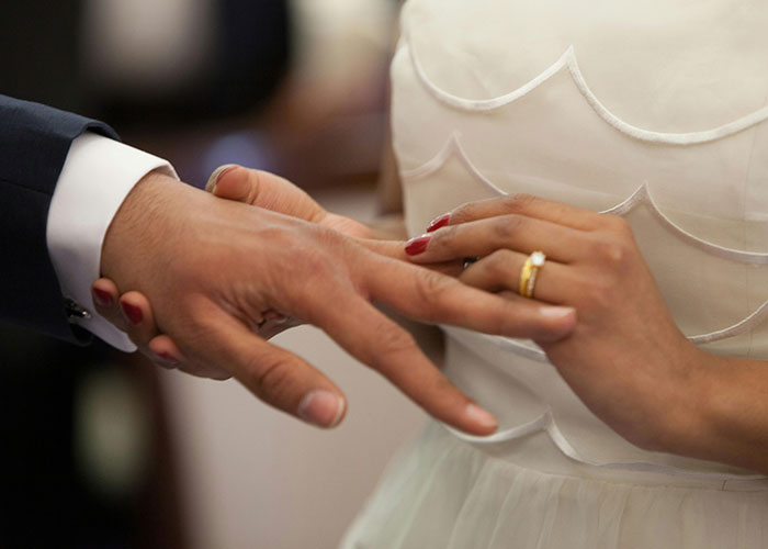 Woman Tries To Guilt-Trip Her Sister Into Paying For Her Massive Wedding With 200 Guests Woman Tries To Guilt-Trip Her Sister Into Paying For Her Massive Wedding With 200 Guests