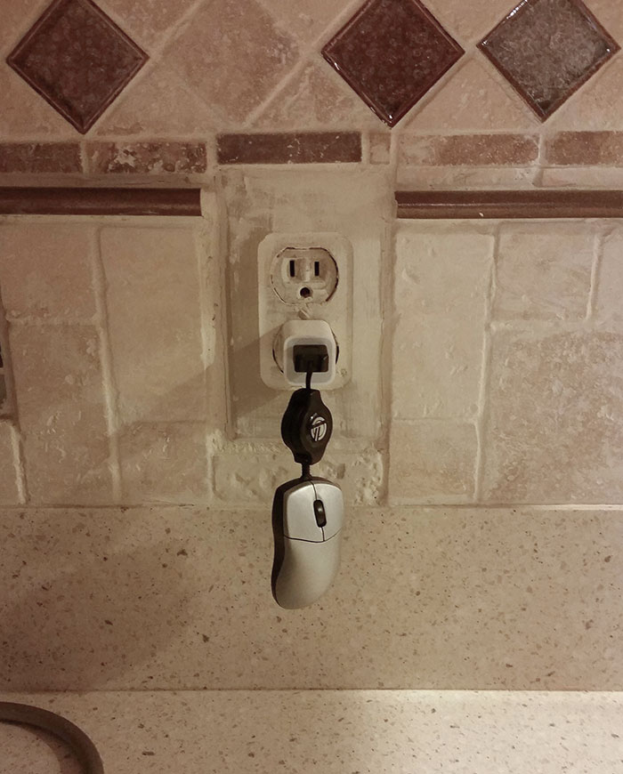 I Asked My Mom What She Did With My USB Mouse. She Replied, "I'm Charging It". She Was Serious