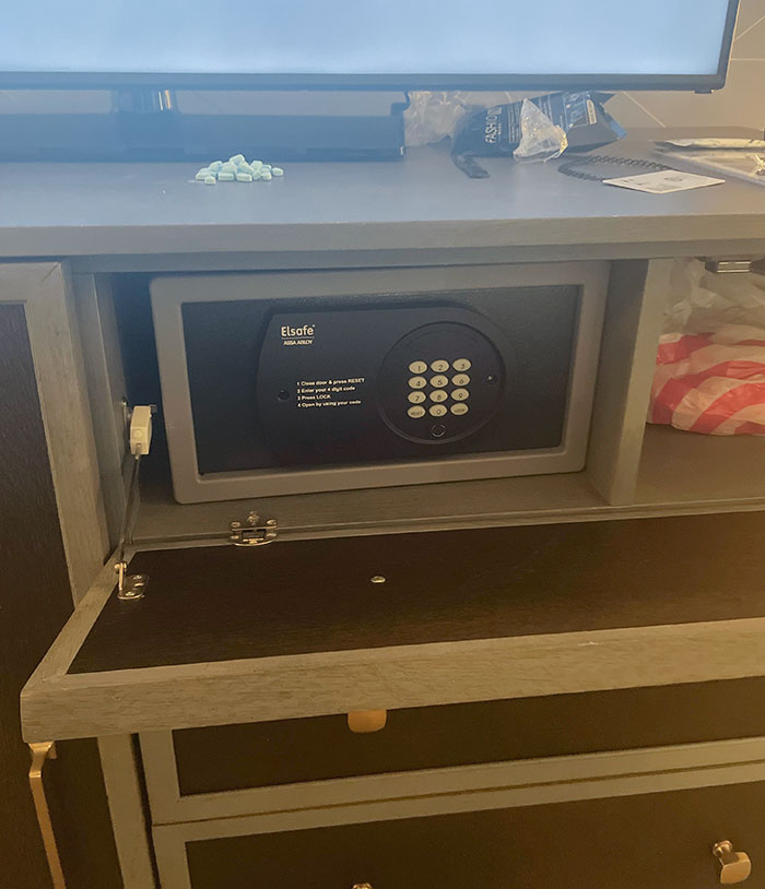 My Mom Locked My Inhaler And Some Other Things In This Hotel Safe And Forgot The Code