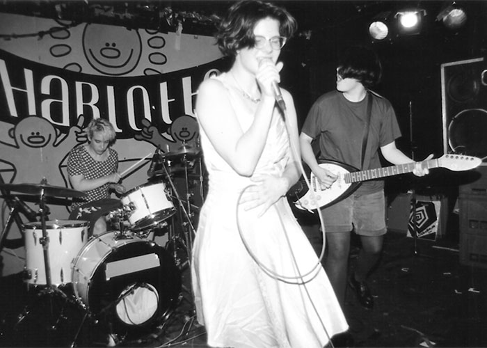 30 People Like To Romanticize The '90s, Gen X'ers Share What They Get Wrong