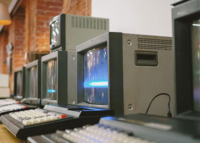 30 People Like To Romanticize The '90s, Gen X'ers Share What They Get Wrong