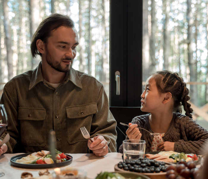 Woman Gets Insulted Over Her BF’s Photo With His 4 Y.O. Daughter, He Gets Mad At Her Woman Gets Insulted Over Her BF’s Photo With His 4 Y.O. Daughter, He Gets Mad At Her