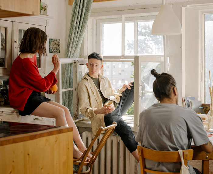 Roommate&rsquo;s GF Wants The Only Woman In The Household Out, Gets Herself Dumped Instead