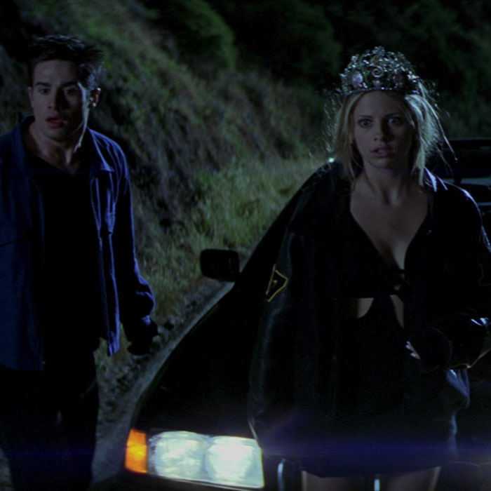 I Know What You Did Last Summer movie characters near the car