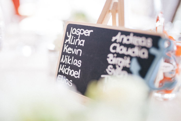 Couple Picked Traditional Names For Their Baby, Start Doubting Them When Friends Laugh At Them Couple Picked Traditional Names For Their Baby, Start Doubting Them When Friends Laugh At Them