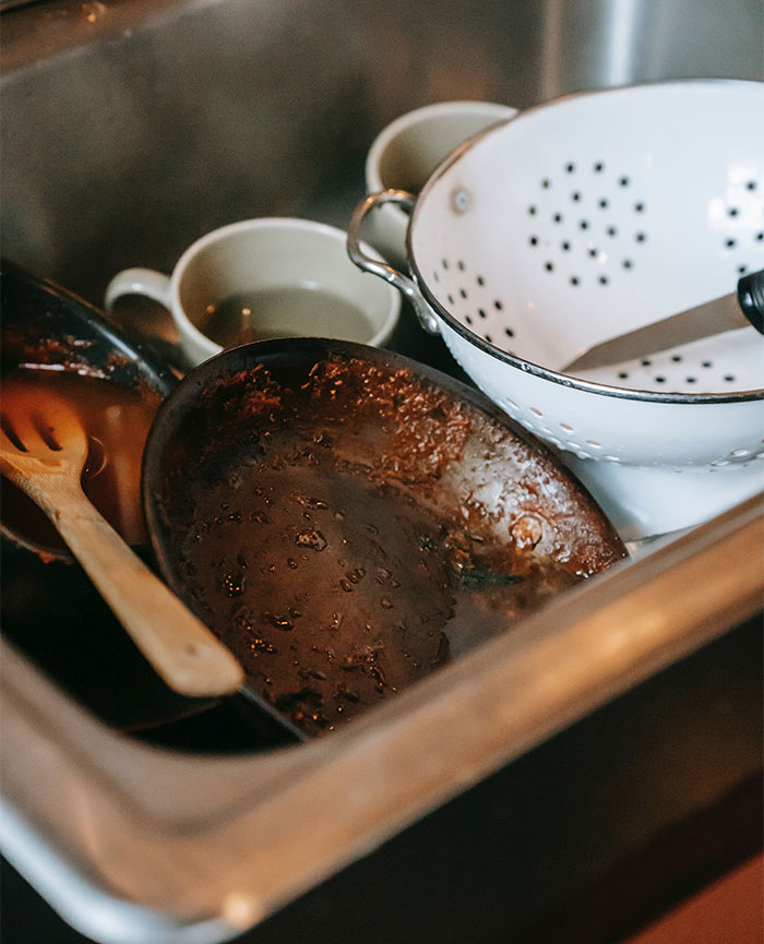 “I’m Done”: Husband's "Hilarious Prank" Leaves Him Single With A Pile Of Dishes “I’m Done”: Husband's "Hilarious Prank" Leaves Him Single With A Pile Of Dishes