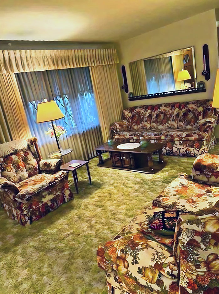 What Missing From This Beautiful 80s Lounge?