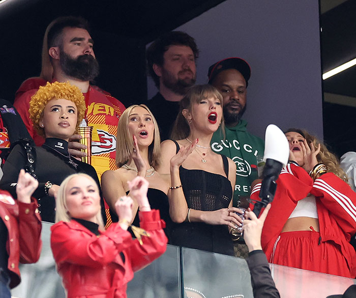 People Actually Think Ice Spice Was Making “Demonic” Gestures At The Super Bowl People Actually Think Ice Spice Was Making “Demonic” Gestures At The Super Bowl