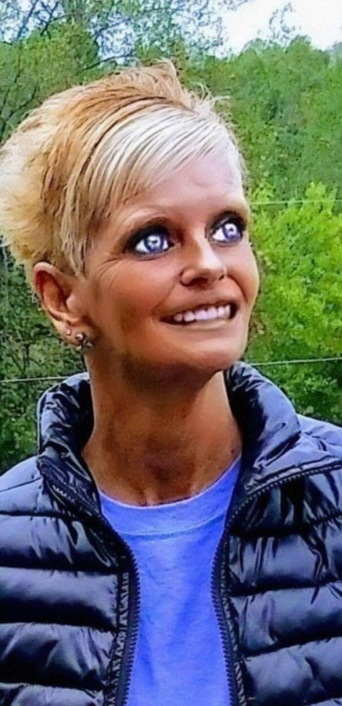 Lady On Facebook Insists That There's No Editing, And Any Comments Saying Otherwise Are Blocked