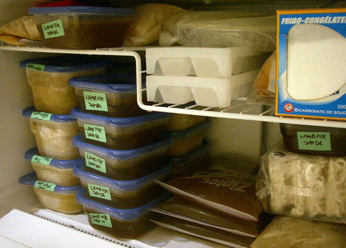 “My Grocery Bill Is Almost Half Of What It Was”: 30 Frugal Habits People Swear By