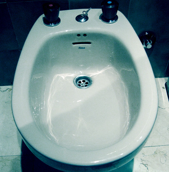 “My Grocery Bill Is Almost Half Of What It Was”: 30 Frugal Habits People Swear By