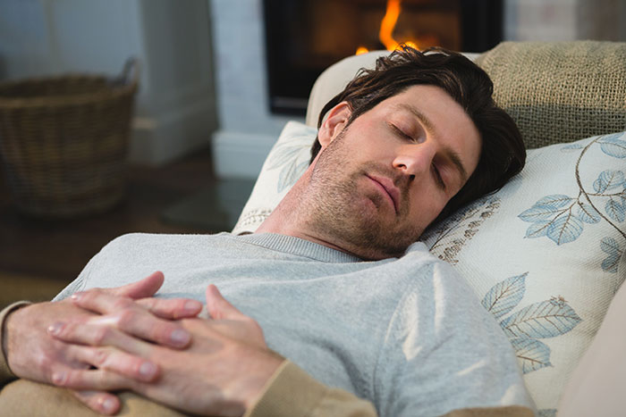 Girlfriend Is Confused Why Her BF Takes 4-Hour Naps, Begs Him To Help Her With Chores Girlfriend Is Confused Why Her BF Takes 4-Hour Naps, Begs Him To Help Her With Chores