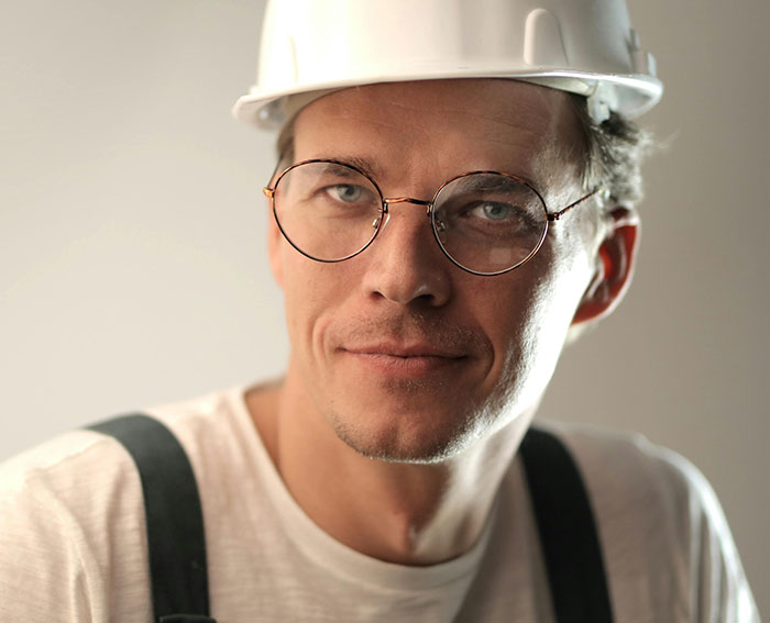 Worker Gets Scolded For 'Barking Orders' Handling A Crisis, Cues Malicious Compliance