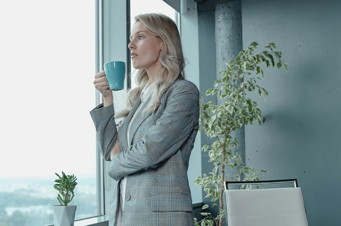 New Manager Pokes At Person Starting And Leaving An Hour Early, Comes To Regret It New Manager Pokes At Person Starting And Leaving An Hour Early, Comes To Regret It