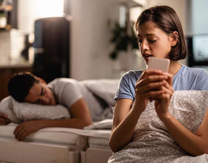 &ldquo;I Know What You&rsquo;re Doing&rdquo;: Woman Shares Way She Spies On Partner, Sparks Outrage Online