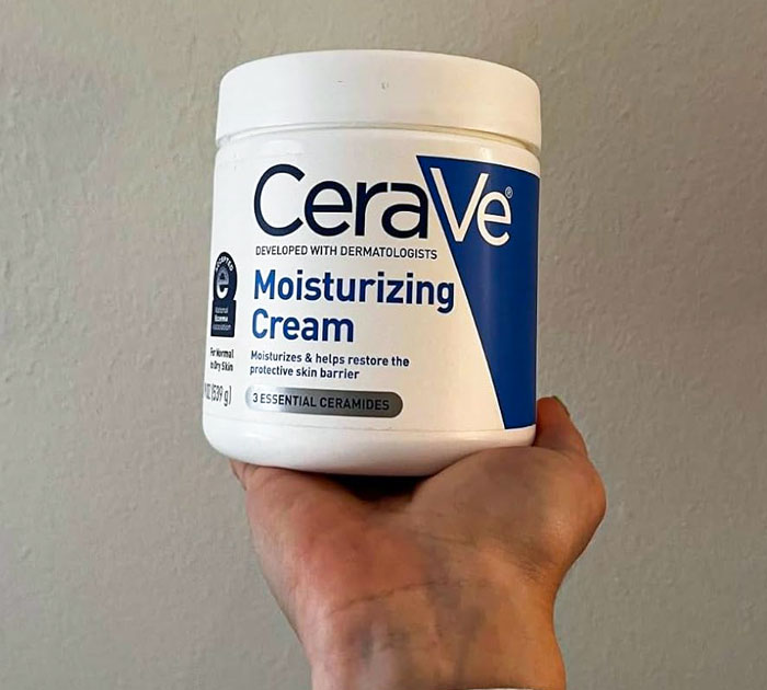  CeraVe Moisturizing Cream, The Game-Changing Skincare Savior You Need To Battle Dry Skin, Developed By Dermatologists For 24/7 Maximum Hydration.