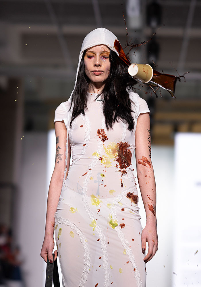 Chaos At Milan Fashion Show As Audience Pelts Models With Discarded Food Chaos At Milan Fashion Show As Audience Pelts Models With Discarded Food