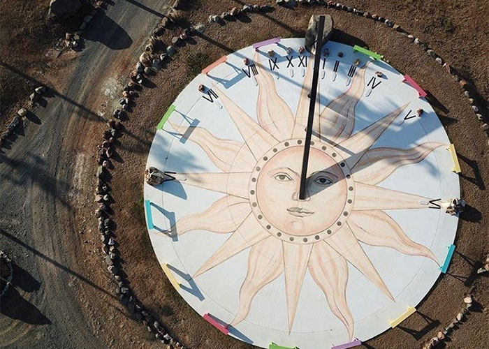 “My Dad Might Be Alive”: 50 Things People Are 100% Certain Are True Despite Having No Evidence