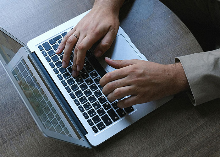 “My Dad Might Be Alive”: 50 Things People Are 100% Certain Are True Despite Having No Evidence