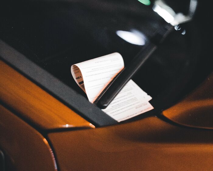 30 Flabbergastingly Stupid Reasons Someone Was Fired, According To Netizens