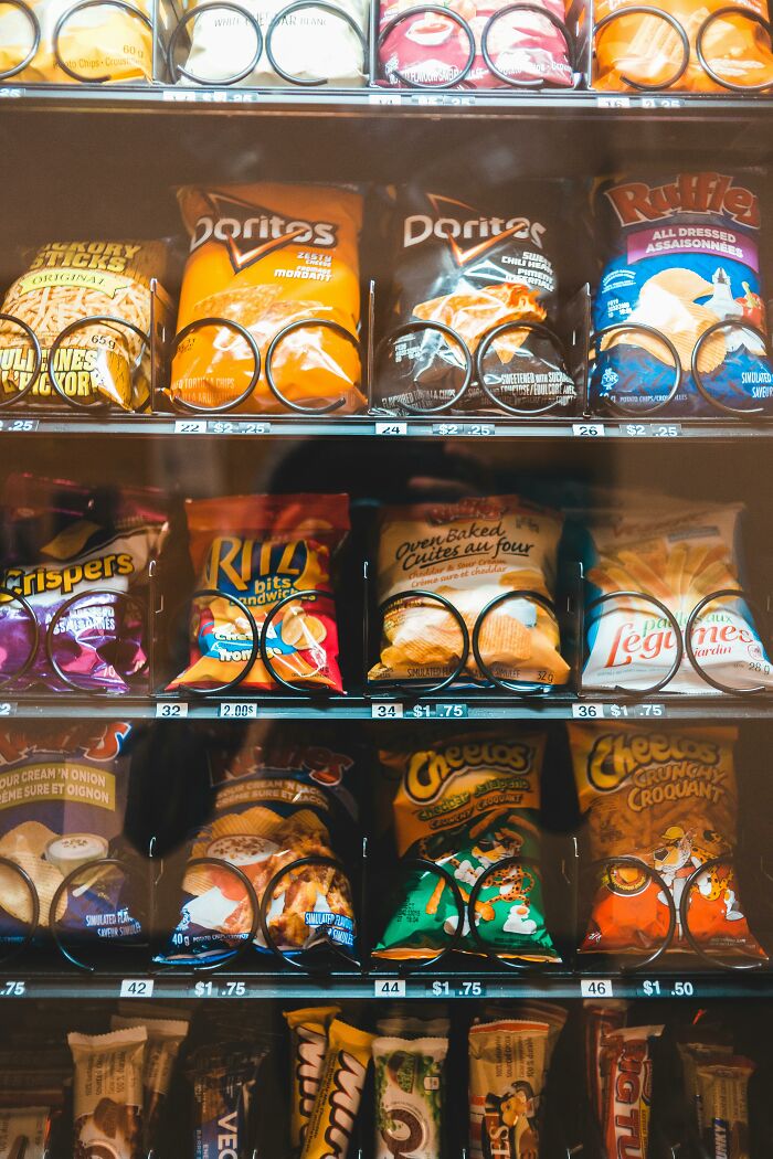 Students Horrified After Discovering Vending Machine Secretly Uses Facial Recognition Tech Students Horrified After Discovering Vending Machine Secretly Uses Facial Recognition Tech