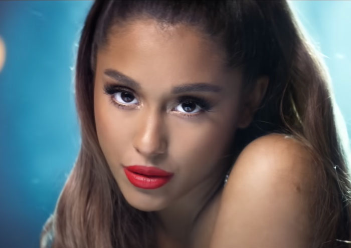 30 Celebs That Seem To Have Completely Lost It, According To People Online