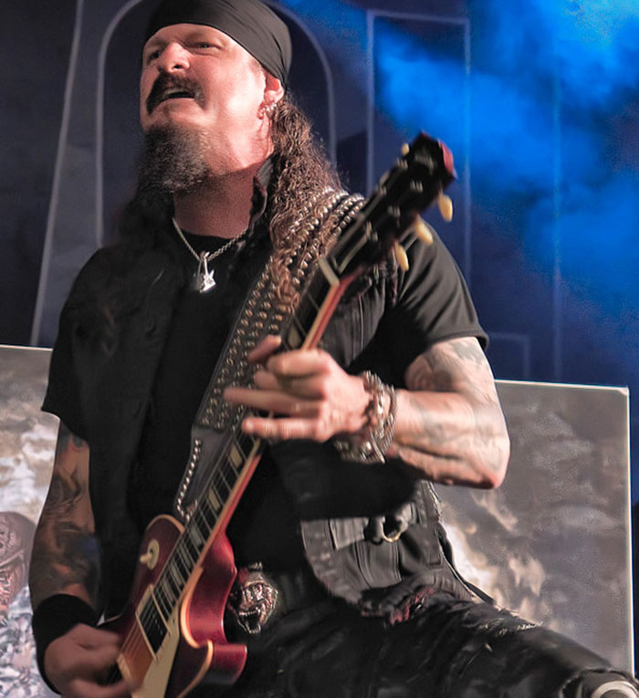 30 Celebs That Seem To Have Completely Lost It, According To People Online