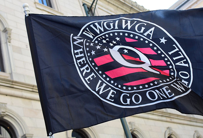 30 Celebs That Seem To Have Completely Lost It, According To People Online