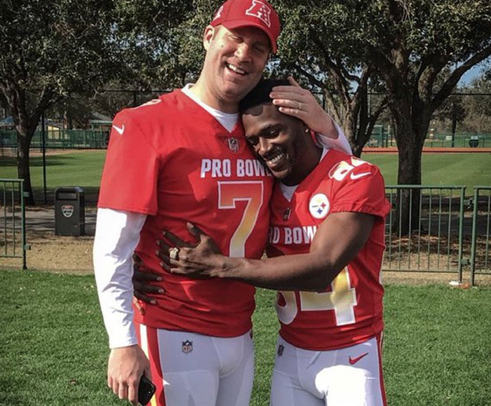 30 Celebs That Seem To Have Completely Lost It, According To People Online