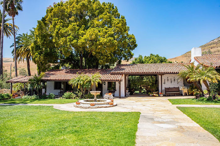 Beautiful California ranch surrounded by greenery 