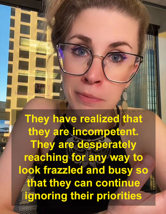 Career Coach Reveals Workplace Behaviors That Immediately Scream ‘Red Flag’