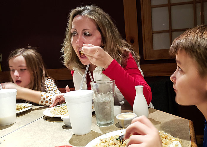 Aunt Racks Up $300 In Food, Is Shocked When She Hears They're Splitting The Bill Aunt Racks Up $300 In Food, Is Shocked When She Hears They're Splitting The Bill