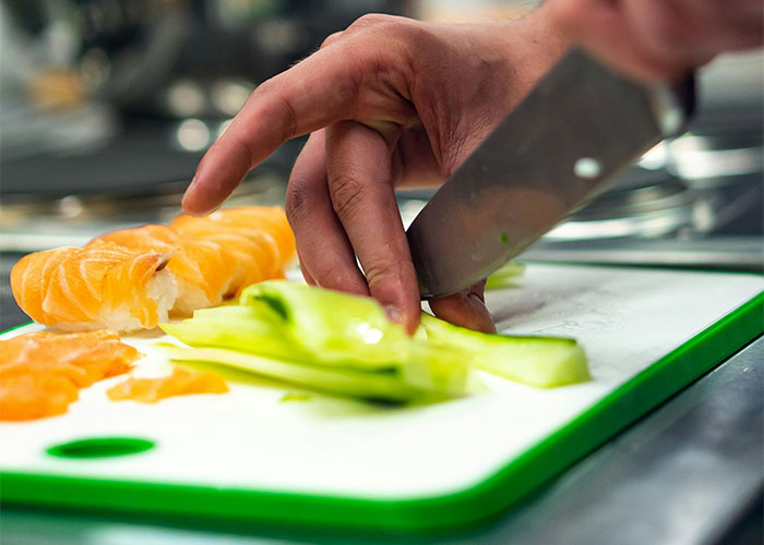&ldquo;You Can Just Eat It, Then&rdquo;: Karen Eats Moldy Veggies After Refusing To Acknowledge A Worker