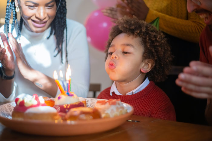 Mother Decides To Throw A Less Grand B-Day Party For Her 3 Y.O., Peeps Online Side With Her Mother Decides To Throw A Less Grand B-Day Party For Her 3 Y.O., Peeps Online Side With Her