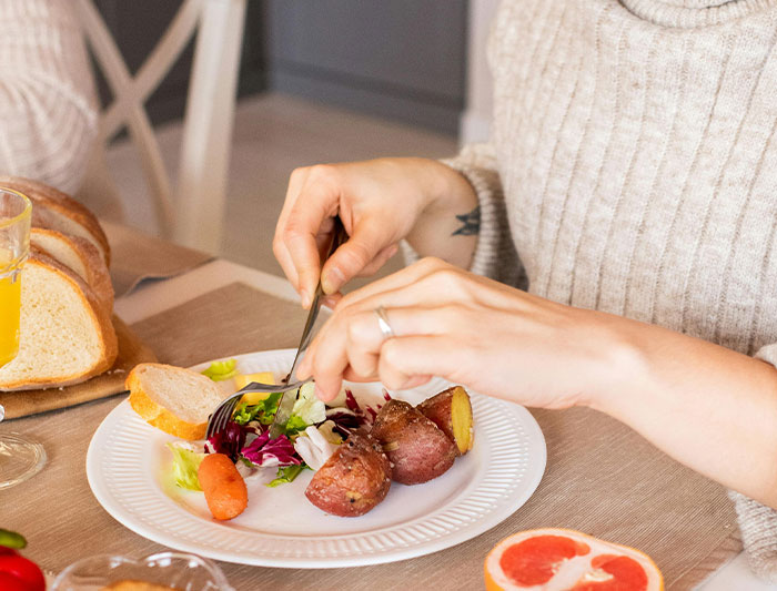 "People Won't Respect You As Much": 30 Short People Share Things Tall Folks Don't Understand