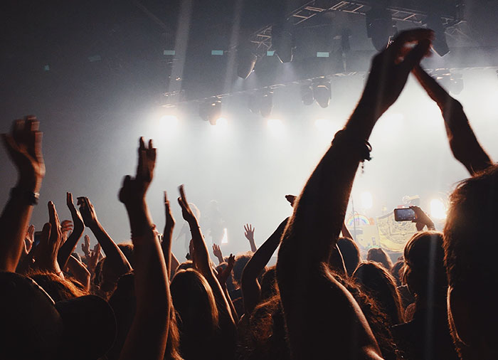 "People Won't Respect You As Much": 30 Short People Share Things Tall Folks Don't Understand