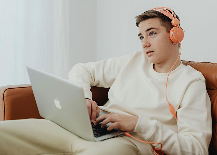 35 Ex-Spoiled Kids Reveal The Moment They Were Hit By The Real World