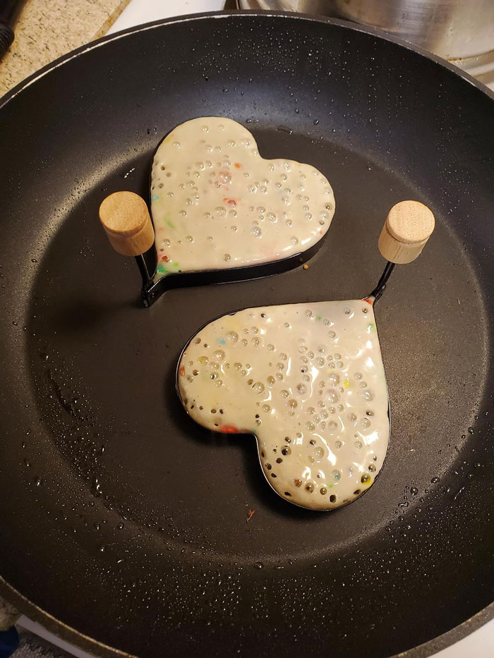 Nonstick Heart Pancake/Egg Rings For Whipping Up Adorable Breakfast Treats That'll Make Your Kiddos Swoon - Spreading The Love Has Never Been Easier!